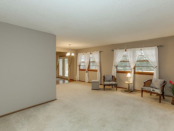 2nd image of 212 S Miles Ave.