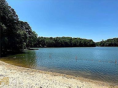 2nd image of 580 Lakeshore Dr