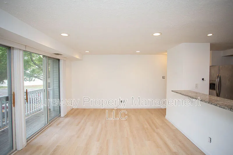 2 bed, 2.0 bath, 912 sqft, $1,850 — Photo 4