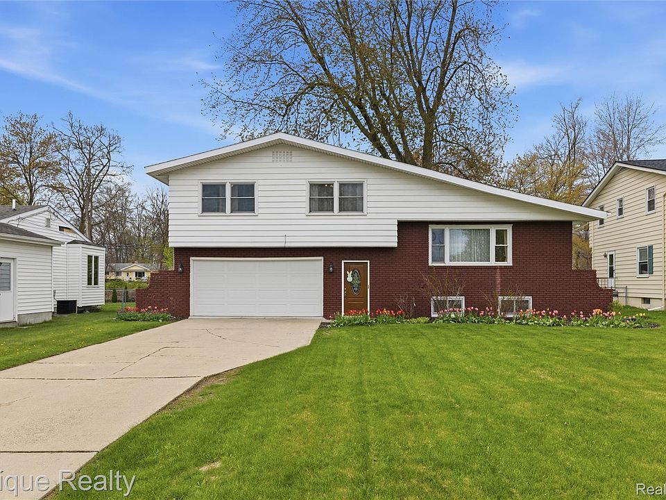 1st image of 3127 W Woodland Dr