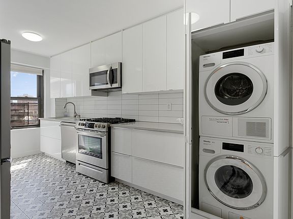 4th image of 417 Grand St APT D805