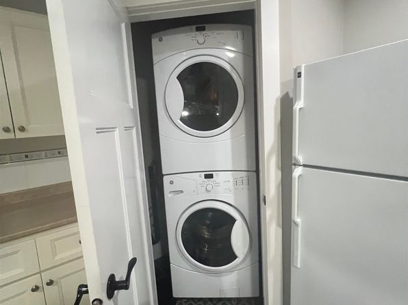 2 bedroom rental in Surrey — photo 6