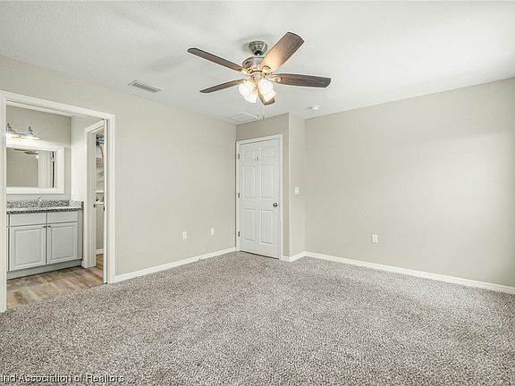 5th image of 2368 N Huntington Rd