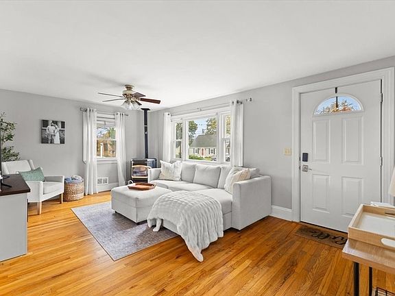 4th image of 23 Sunset Ave