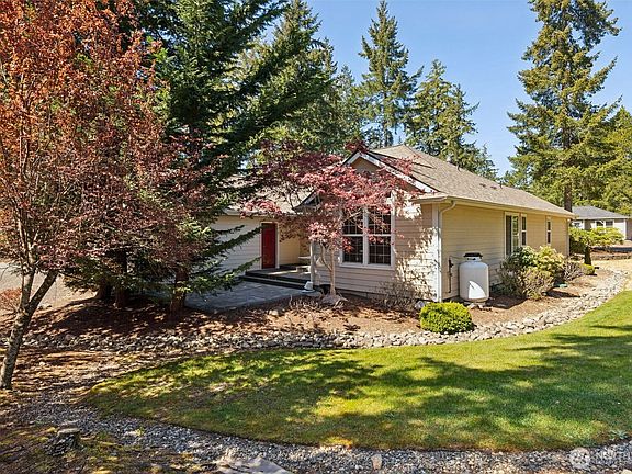 4th image of 51 E Vine Maple Lane