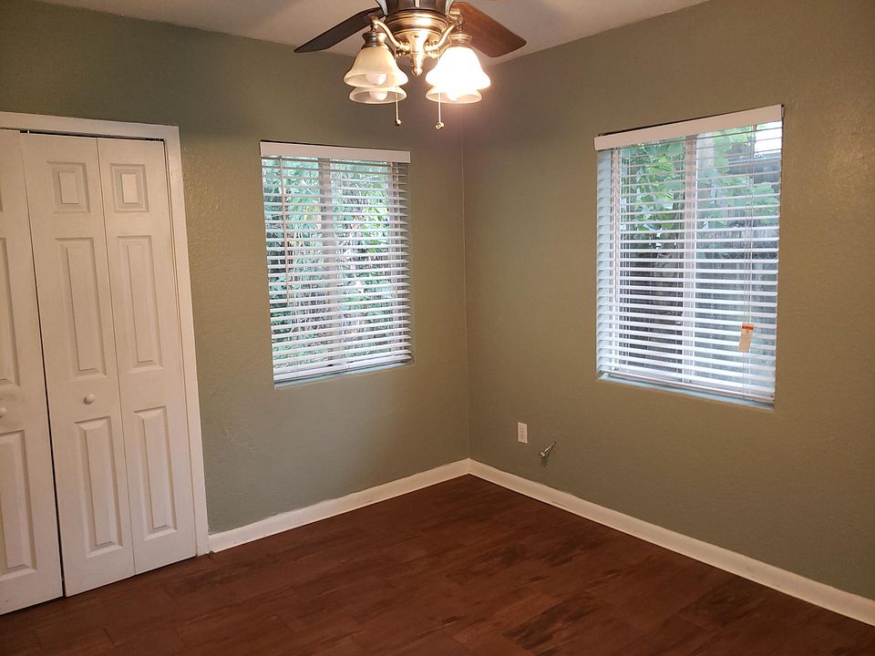 BEDROOM 2 (HAS CARPET)