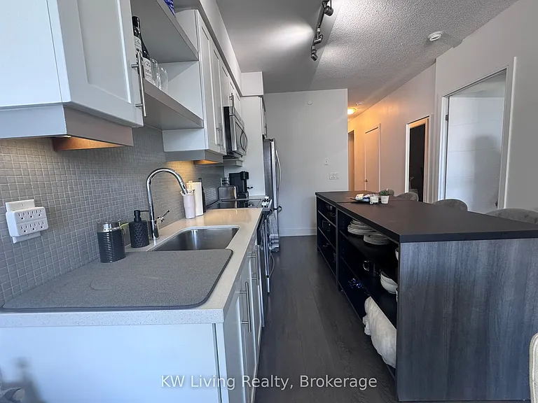 525 Adelaide St W #809 — Photo 8