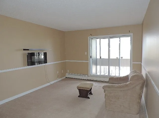 Unit 4 5328 54 Street — Photo 3