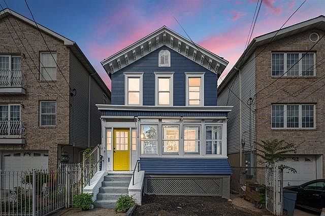 1st image of 114 Oak St