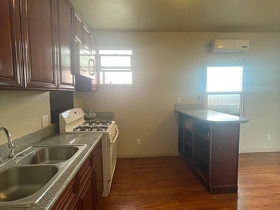 2nd image of 3587 1/2 E 1st St #3587-1/2
