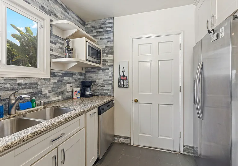 3254 Logan Ave — Photo 5