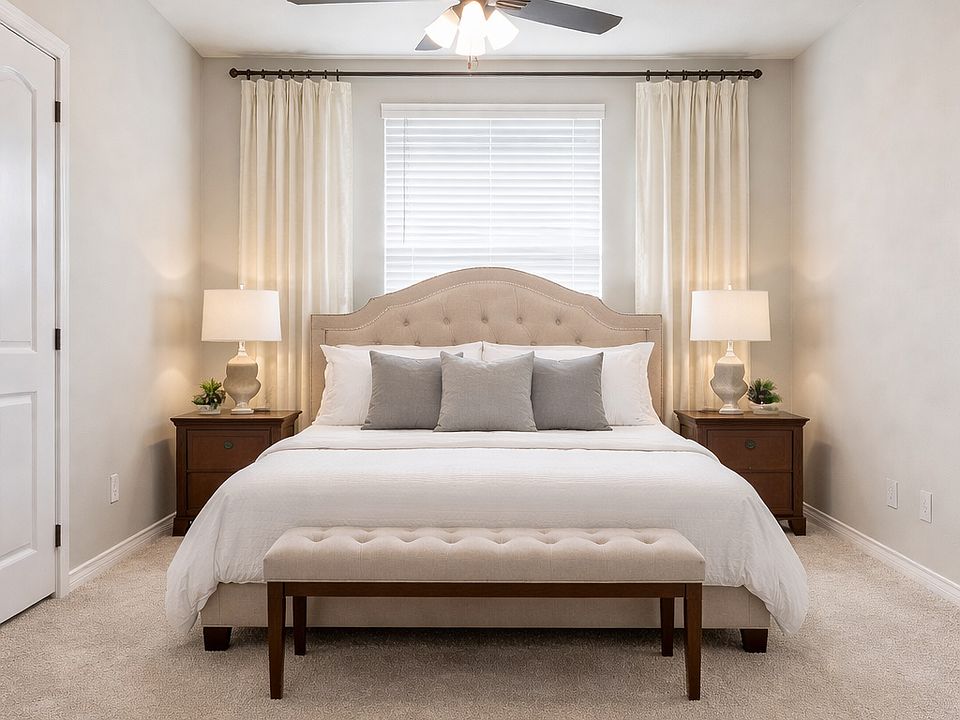 Elegant primary bedroom