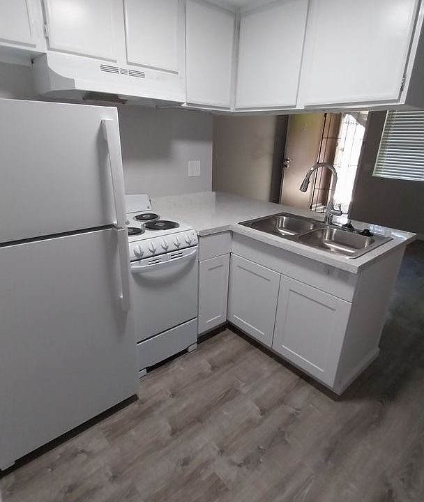 1st image of 4336 Iowa St Unit 2