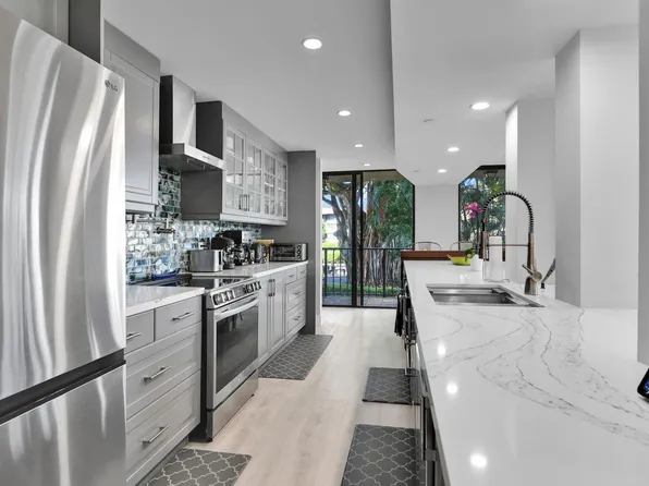 859 Jeffery St #202, Boca Raton, FL 33487
