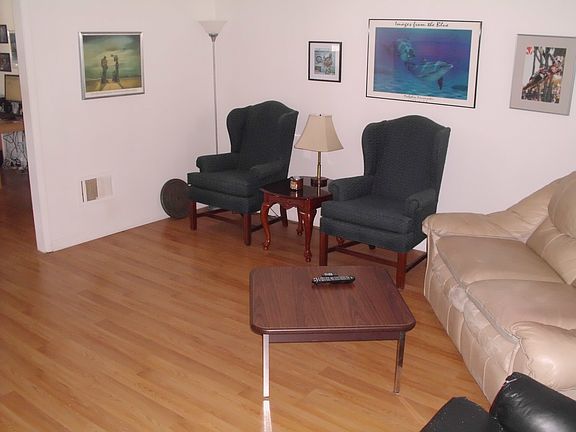 4th image of 767 49th Ave N