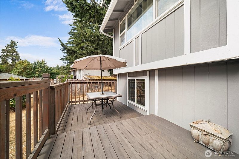 4th image of 203 W Seattle Street