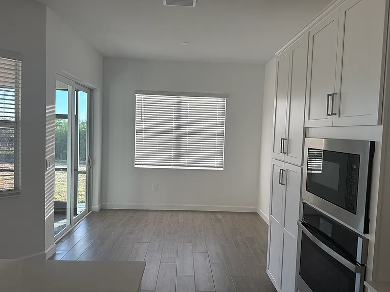 7796 Lakes Edge Ln — Photo 10