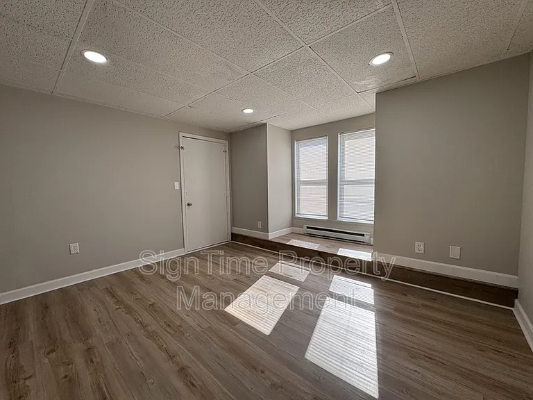 229 N Jonathan St #301 — Photo 7