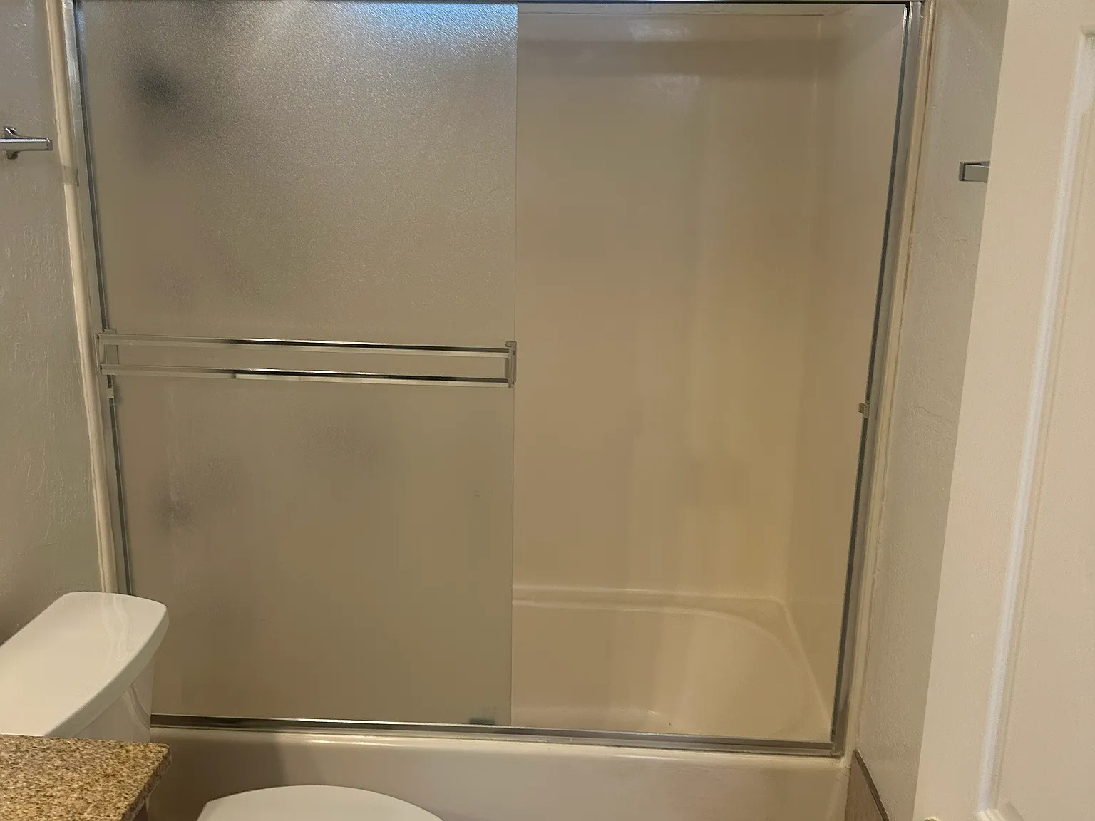 2 bed, 850 sqft, $1,300 — Photo 1