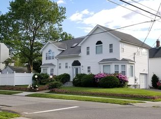 43 Valentine St, Glen Cove, NY 11542