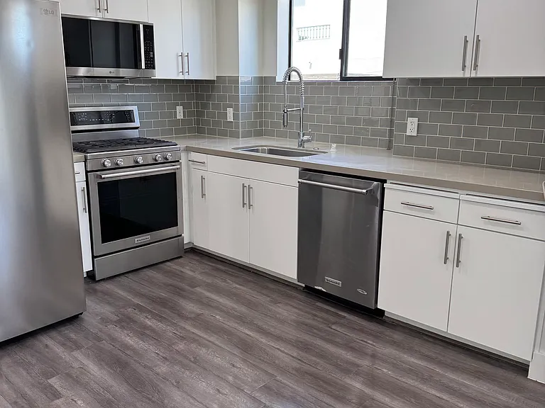 1046 S Serrano Ave #4 — Photo 7