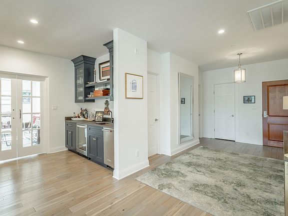 5th image of 345 Frazier Ave #405