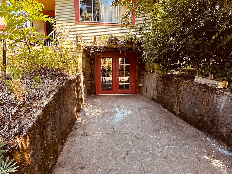 2413 SE Taggart St #BASEMENT — Photo 2