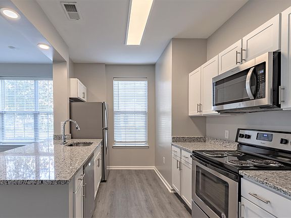 2nd image of 850 Crawford Pkwy #18a61bb5f