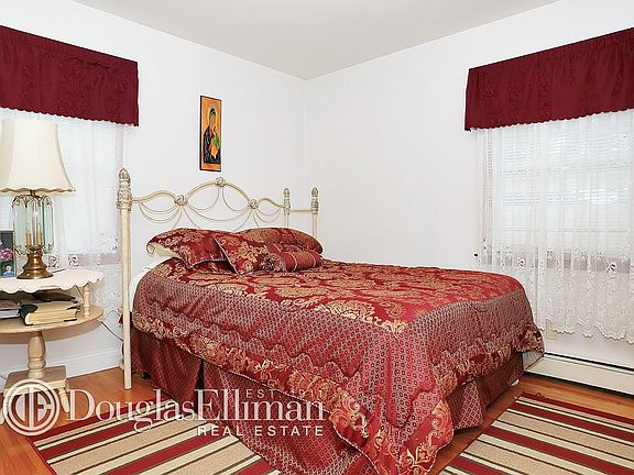 3rd image of 6 Boniello Dr