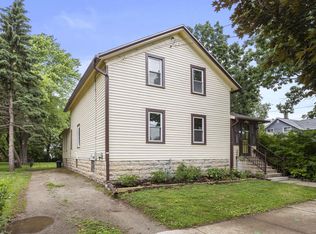 736 W 11th Ave, Oshkosh, WI 54902