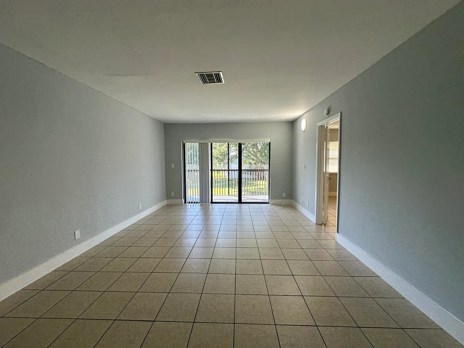 2 bed, 2.0 bath, 1100 sqft, $2,150 — Photo 2
