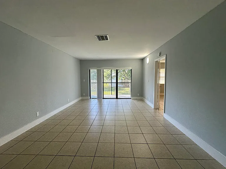4773 Arjaro Dr — Photo 2