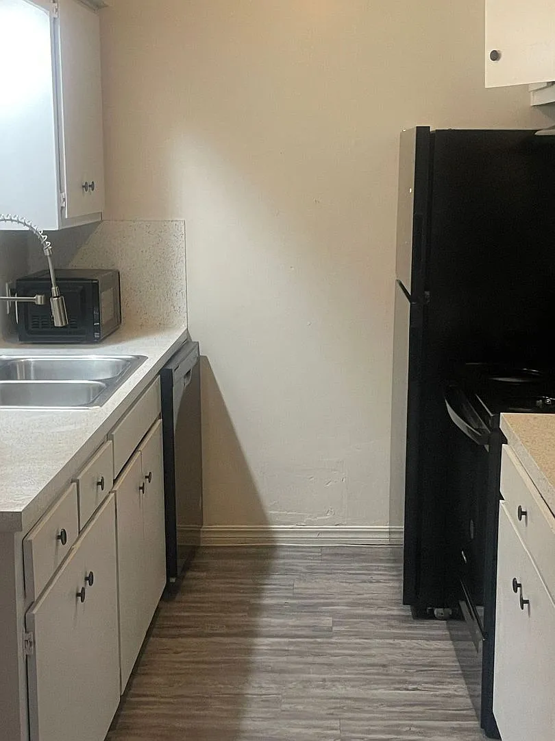 5104 S. Delaware Place - 5128 S. Delaware Pl.. Apt B — Photo 4