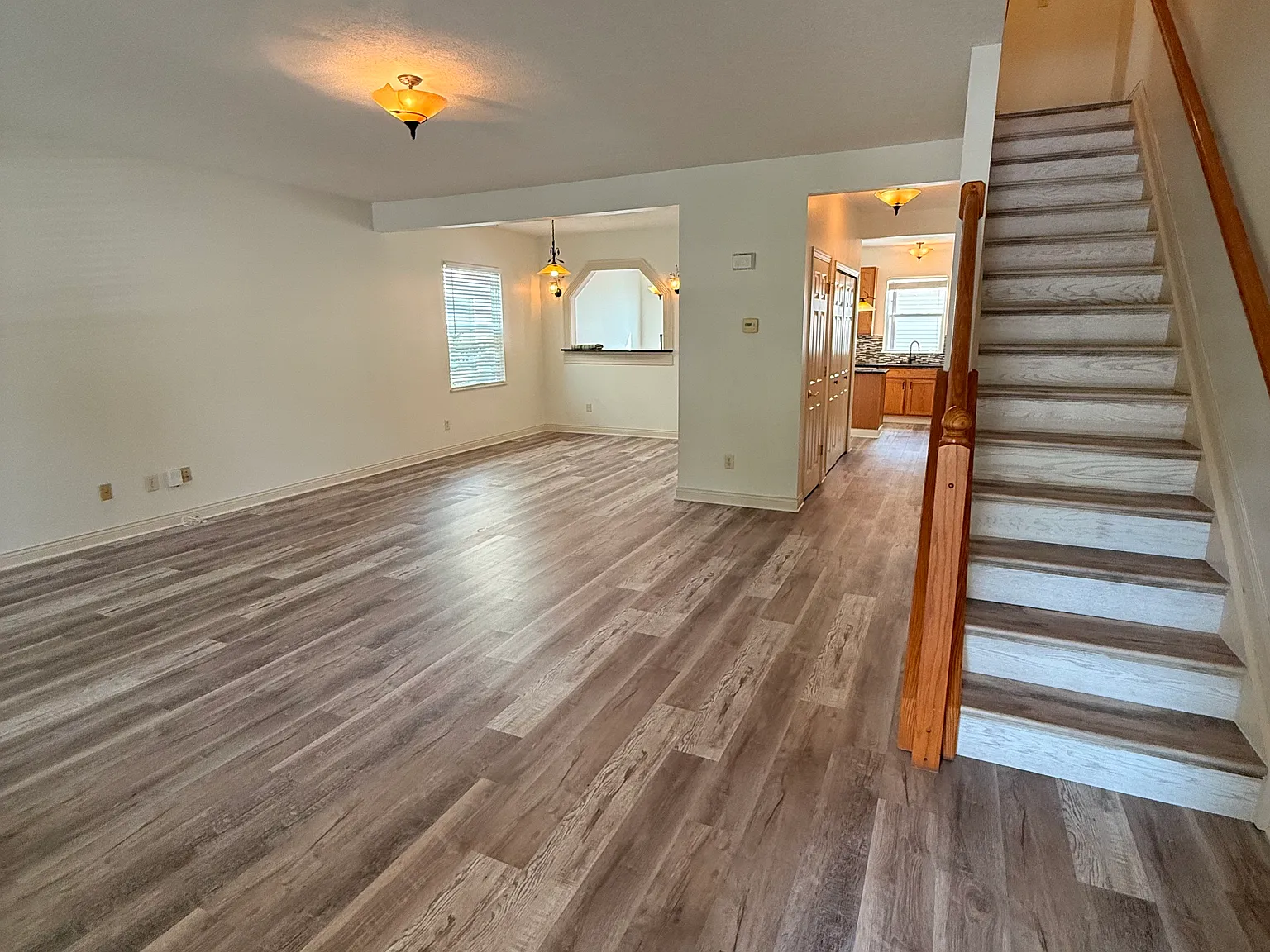 3 bed, 2.5 bath, 1760 sqft, $2,400 — Photo 4