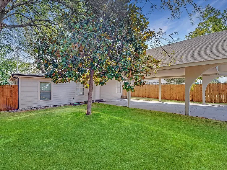 3810 Cotton Ln — Photo 17