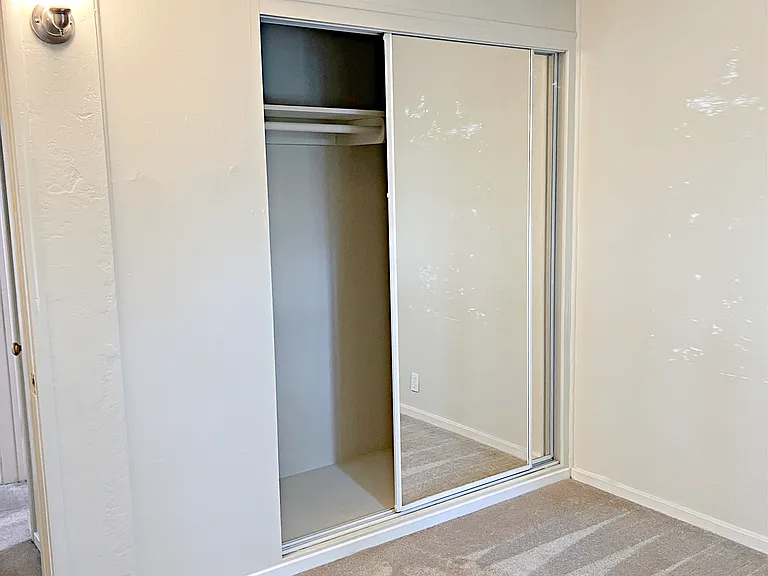 Manchester Apartments — Photo 16