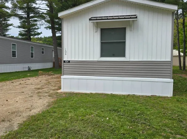 104 Courtney Ln, Redgranite, WI 54970