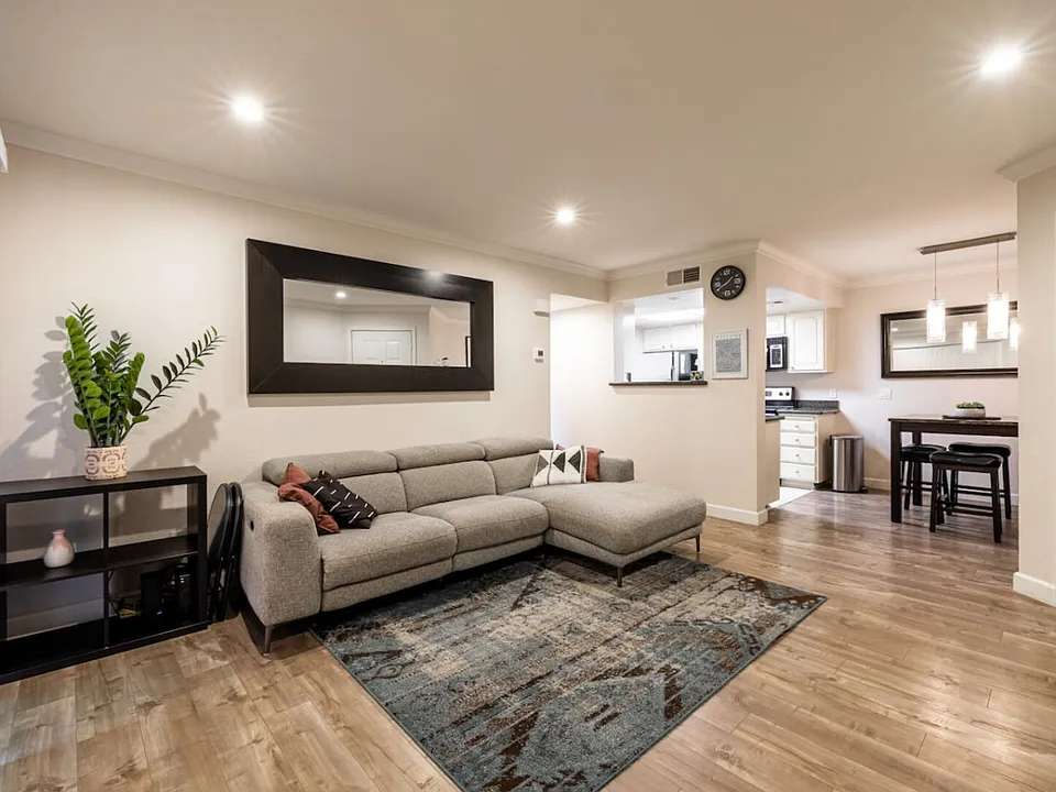 Alta Carmel Ct