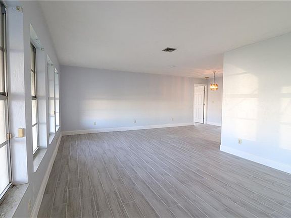 3rd image of 227 Oregon Way Unit 21