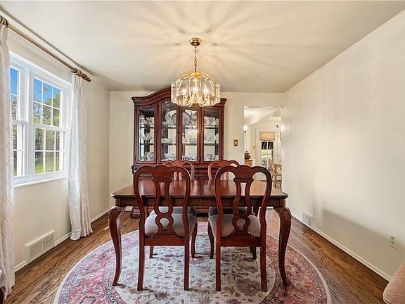 5th image of 1271 Cardinal Dr