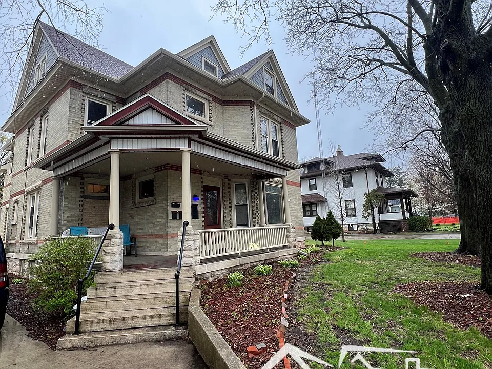 343 E Division St #3