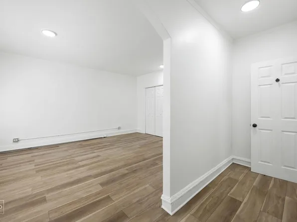 6751 S Jeffery Blvd Chicago, IL 60649