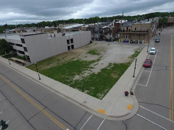 216 East WASHINGTON STREET, Burlington, WI 53105