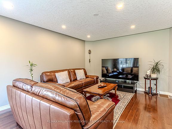 5th image of 3678 Kimberley St