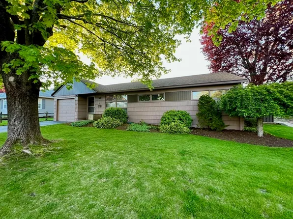 41 Arkwright Rd, Webster, MA 01570