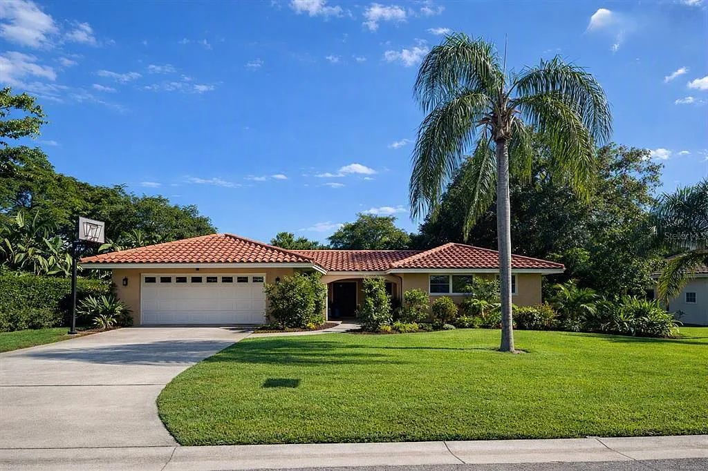 3 bed, 2.0 bath, 2307 sqft, $4,199 — Photo 1