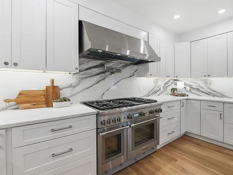 22 Lincoln Rd — Photo 13