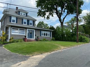 11 Moore Ave, Pearl River, NY 10965