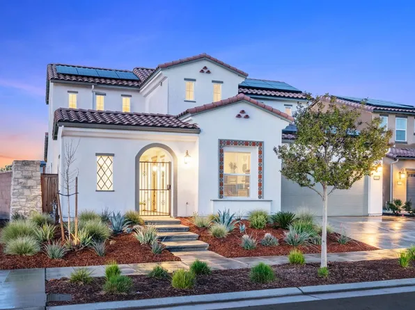 915 Vineyard Ct, Madera, CA 93636