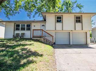 268 Holiday Dr, Lansing, KS 66043